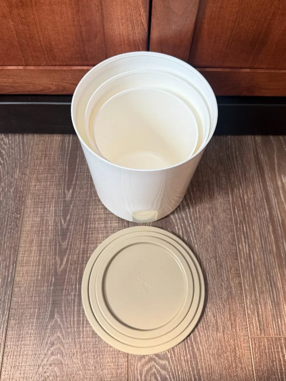 Tupperware One Touch Reminder Canisters – Set of 3